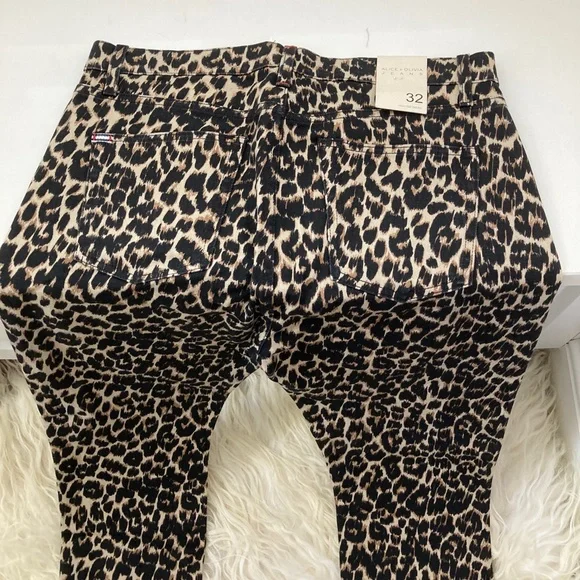 ALICE + OLIVIA High-Rise Straight Leg Jeans - Picture 9 of 11